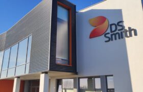 Montaż elewacji na budynku DS Smith w BEŁCHATOWIE